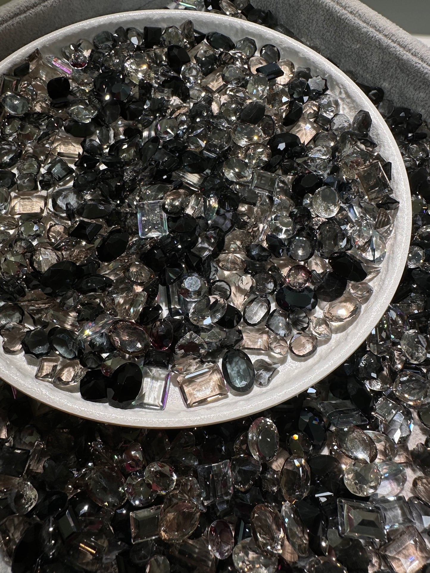 Black Mixed Pointed Back Crystal Glass Rhinestones For Nails Art and DIY